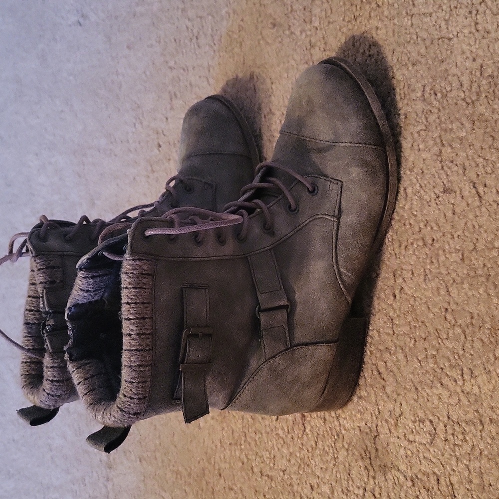 Boots - Picture 2 of 4